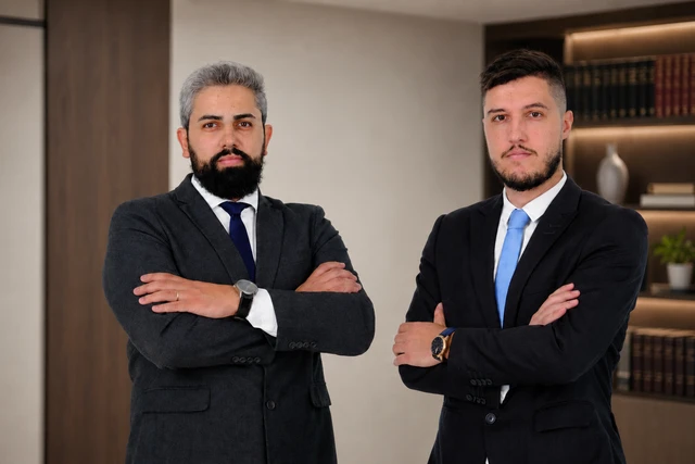 Sócios fundadores Dr. Pedro Henrique Cardoso e Dr. Thiago Guimarães Pedrosa do escritório Cardoso & Pedrosa Advogados